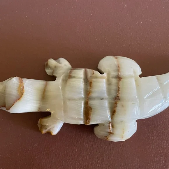 Marble curved crocodile vintage